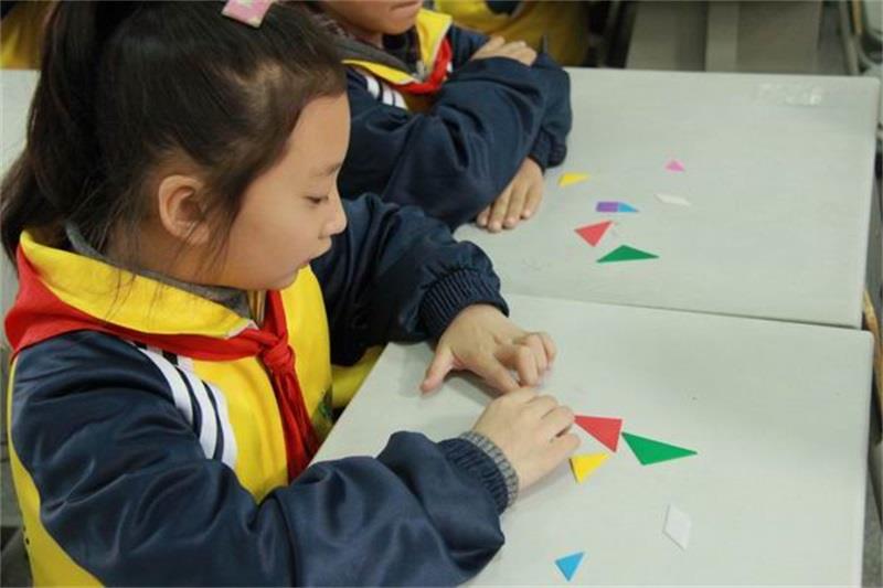 http://s.yun12.cn/lzdrxx/images/n5b2kjh5gnf20200506145432.jpg